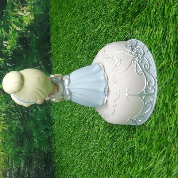 Precious Moments Disney Showcase Cinderella Musical - Picture 4 of 10